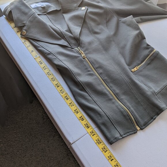 Andrew Marc khaki green jacket with gold accents, fitted, stretchy, flattering - Picture 8 of 10